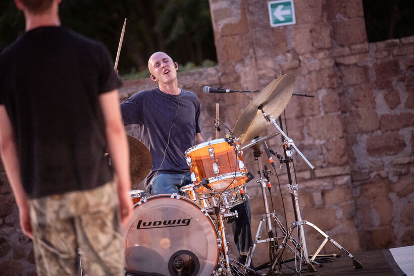 Ad Libitum by/with Simon Le Borgne and Ulysse Zangs. Photo courtesy of Fuori Programma Festival/Ph Giuseppe Follacchio.
